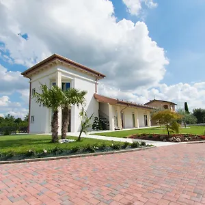https://bb-la-torretta-pescantina.hotelinveneto.com