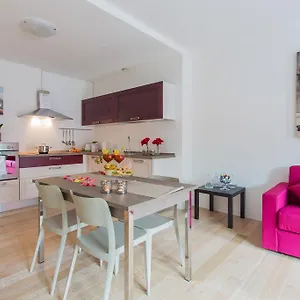 https://santa-sofia-apartments.hotelinveneto.com