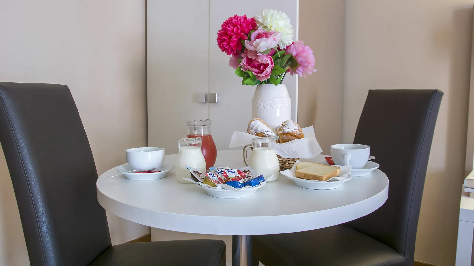 Hotel Il Ventre Di Napoli 3*, Naples